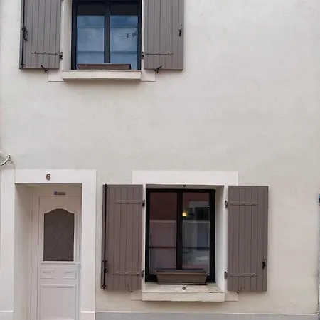 Appartements 3 étoiles terrasse ou patio intra-muros Aigues-Mortes Esterno foto