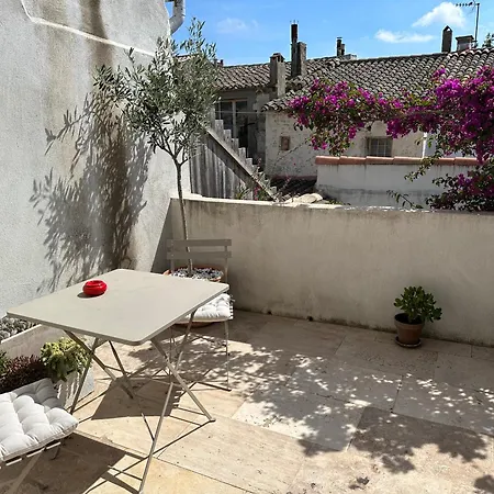 Appartements 3 étoiles terrasse ou patio intra-muros Aigues-Mortes Esterno foto