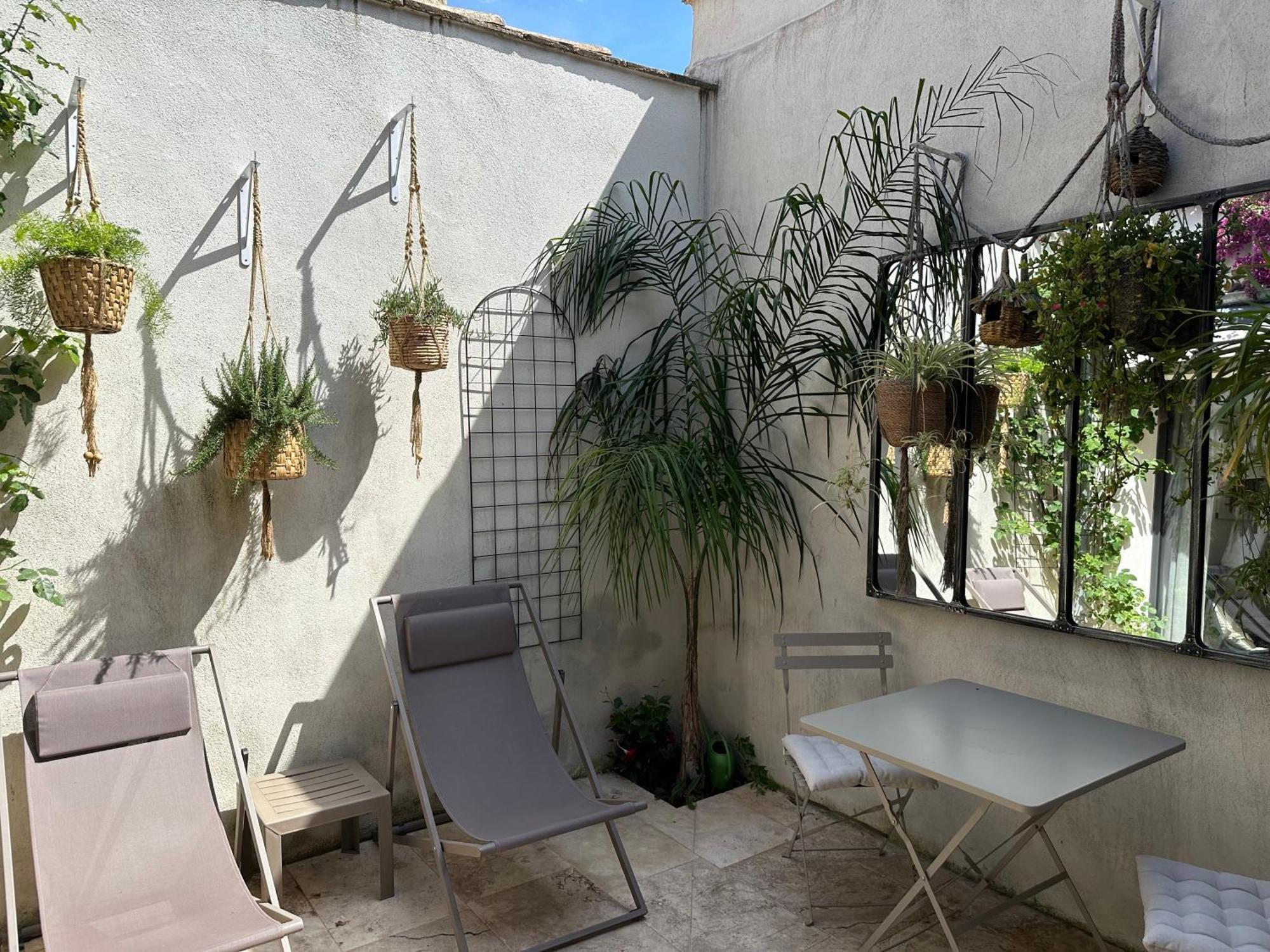 3 Etoiles Terrasse Ou Patio Intra-muros *